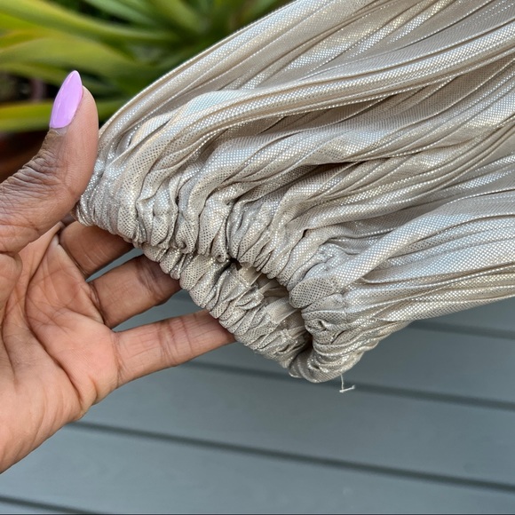 BARDOT Pleated Dress Champagne Color Ballon Sleeves Belted Size 4 - Picture 2 of 8